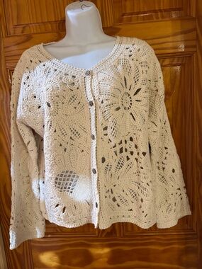 Solitaire Openwork Crochet Cardigan in Cream